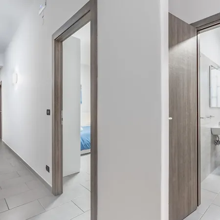 Elegant Urban Oasis: Bright In *
