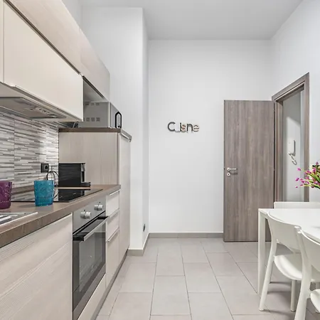 Elegant Urban Oasis: Bright In *